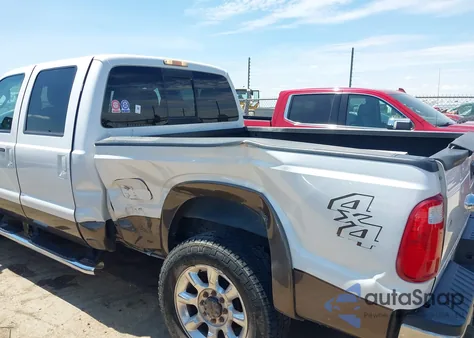 2015 Ford F-250 Lariat z USA, uszkodzony, nr VIN 1FT7W2B64FEB14055